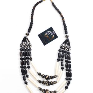 سبحة من التبت واليسر والعاج من النوادر