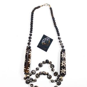 سبحة من اليسر المرجاني والعاج التبت القديم